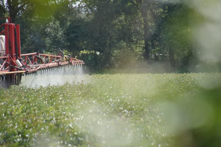 Er ligt écht een deken van landbouwgif over Nederland