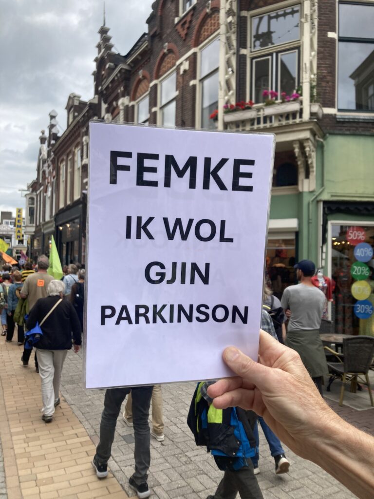 Demonstratie tegen bollengif in Assen